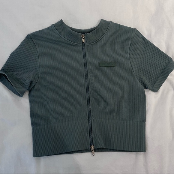 BO&TEE Ribbed short sleeve zip front top - Picture 1 of 5